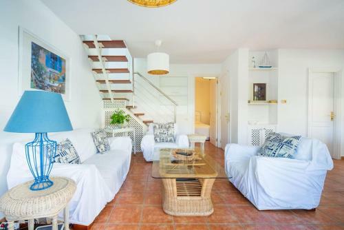 Fabulous Bungalow , Wifi, Swimming Pool And Beach