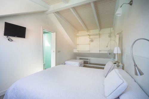 Fabulous Bungalow , Wifi, Swimming Pool And Beach