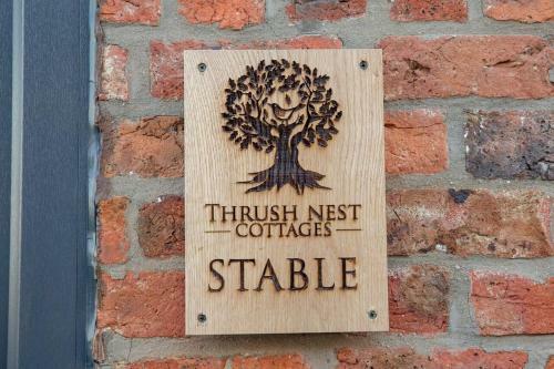 Thrush Nest Cottages - Wren & Stable