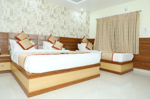 Hotel 8th Mile Suites