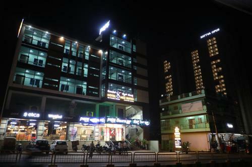 Hotel 8th Mile Suites
