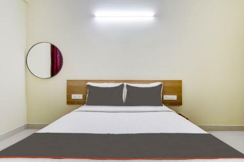 Collection O 83969 Hotel Golden Grand Inn