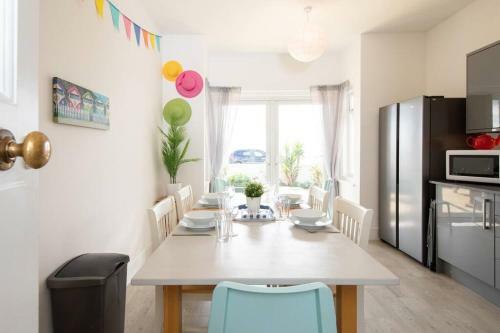 Apartamento Absolute Beachfront With Decked Garden Oasis And Views