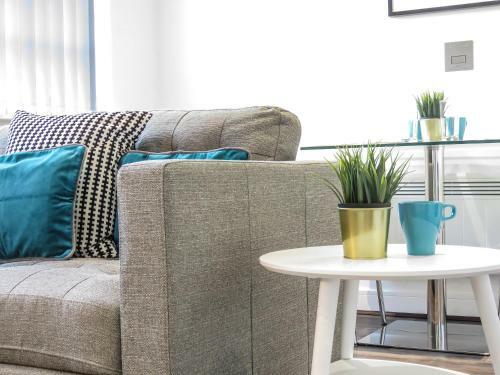 Tudors Esuites Jq Studio Apartment