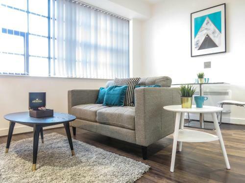 Tudors Esuites Jq Studio Apartment