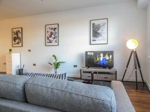 Tudors Esuites Jq Studio Apartment