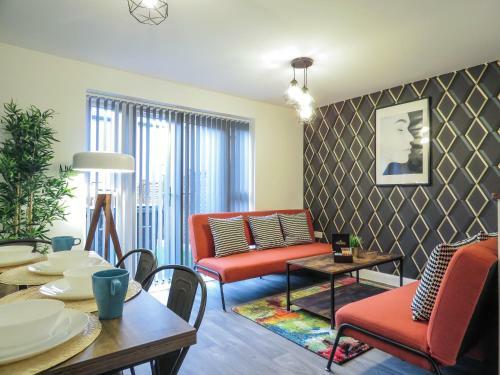Tudors Esuites 5 Bed House