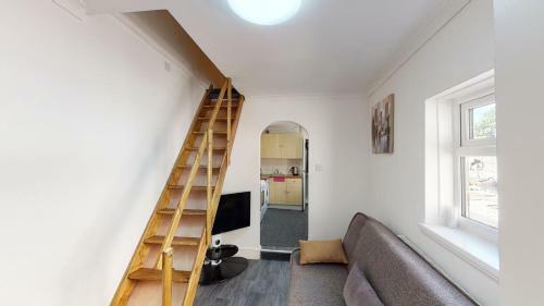 J Kyns Exclusive Apartment