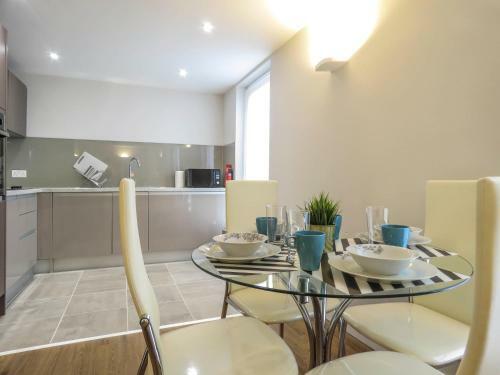 Tudors Esuites Jq Apartments Two Bedrooms