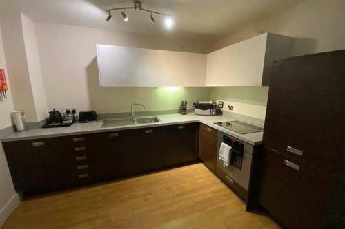 Kcs Birmingham City Apartment With Balcony/parking
