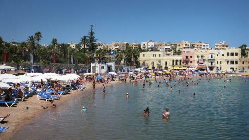 Superb Seafront Family Apartment