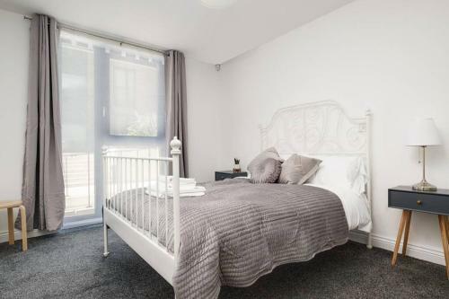 Luxury 2bed Spacious Apartment- City Centre- Free Parking