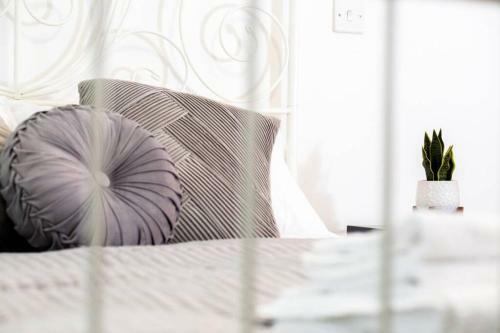 Luxury 2bed Spacious Apartment- City Centre- Free Parking