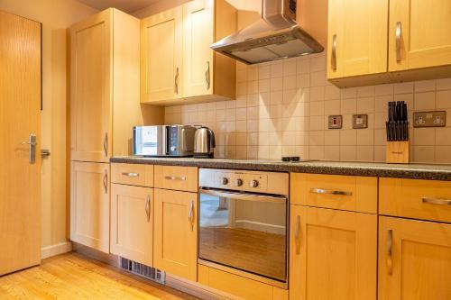 Pass The Keys Spacious & Cosy Central 1 Bed Apartment Parking