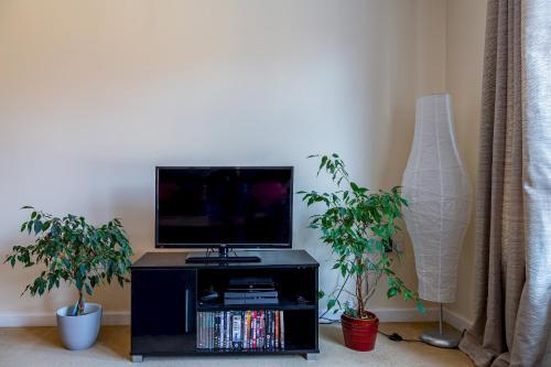 Pass The Keys Spacious & Cosy Central 1 Bed Apartment Parking