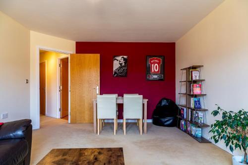 Pass The Keys Spacious & Cosy Central 1 Bed Apartment Parking
