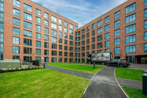 Central 1 Bed Apartment On Quiet Road
