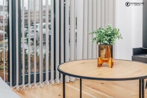 Platinum Link Apartments, Luxury New Build, One Bed, Marble Asthetic
