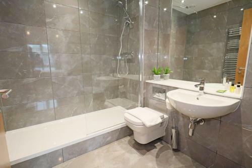 Central Birmingham Contemporary 2 Bed Apartment