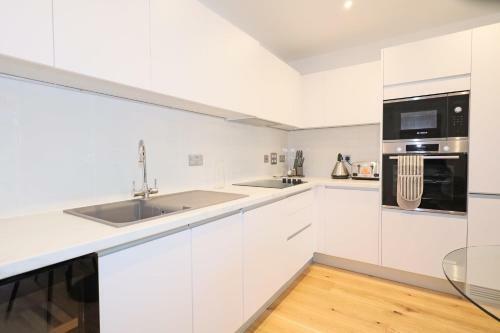 Central Birmingham Contemporary 2 Bed Apartment