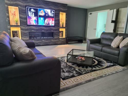 The Exclusive Jacuzzi Apartments