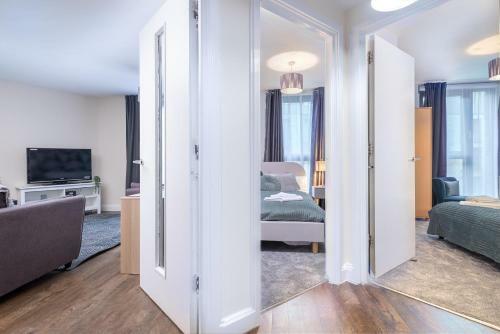 Stylish 2bed Apartment-city Centre - Free Parking.