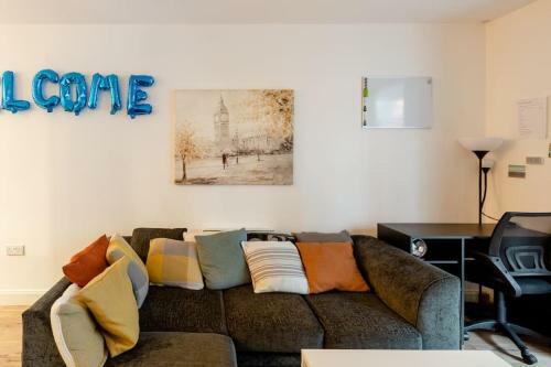 Executive Spacious 1 Bed Apartment With Workspace & Free Parking