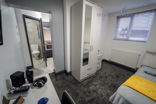 Apartamento Spacious Serviced Studio With Large Kitchenette