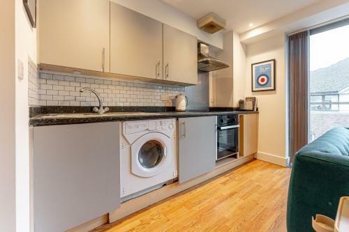 Luxury 1 Bedroom Apartment - Central Birmingham, Cube And Mailbox
