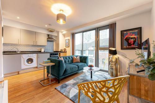 Luxury 1 Bedroom Apartment - Central Birmingham, Cube And Mailbox