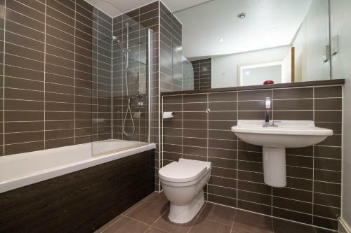Apartamento ? Vibrant 2 Bed 2 Bath W/balcony Free Parking - Chinatown