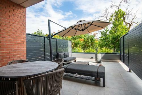 2six2 Florida Road Luxury Apartment