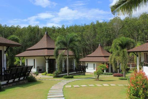 Hotel Leelawadee Garden Resort