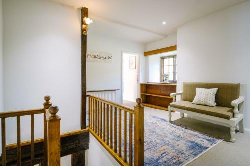 Grade 2 Listed 2 Bedroom Pet Friendly - Parking - 2 Mins From Bowness - Very Quiet