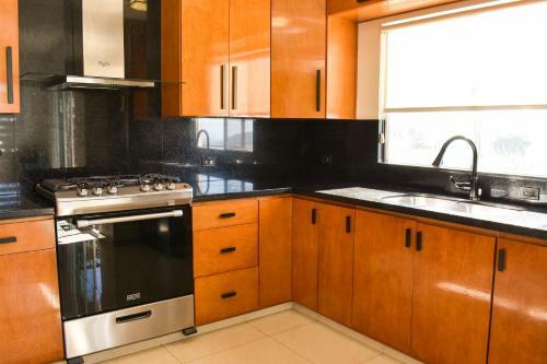 Modern&private, Best Sunset Views 3 Storey House ?