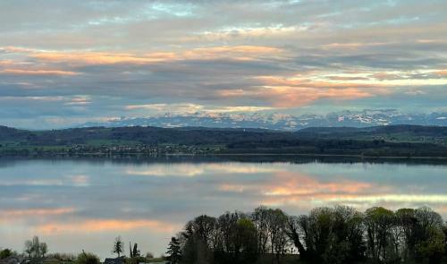 Villa Traumhaftes Ferienhaus Mit See- Und Alpenblick