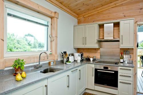 Broadpath, Great Field Lodges