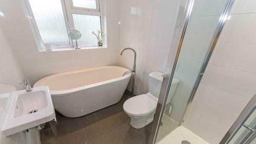 Hillis Braunton Sleeps 8 With Hot Tub Option