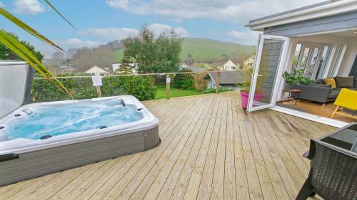 Hillis Braunton Sleeps 8 With Hot Tub Option