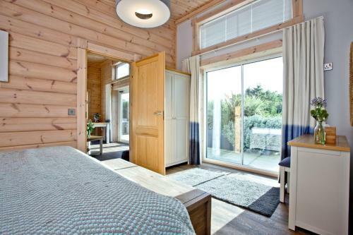 Cutterbrough, Great Field Lodges
