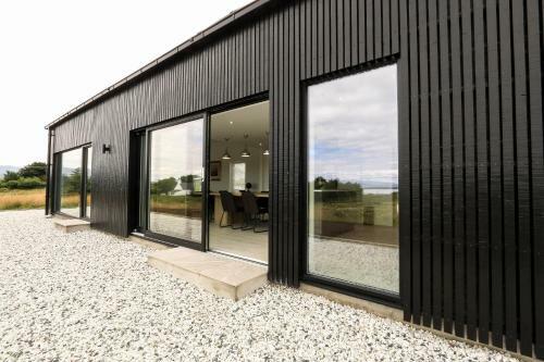 Black Barn Skye - Contemporary 3 Bed / 4 Bath Home