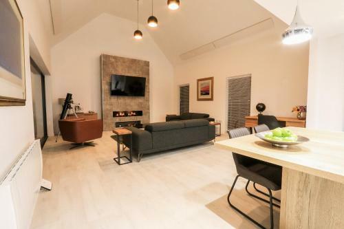 Black Barn Skye - Contemporary 3 Bed / 4 Bath Home