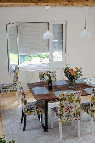 Entire Loft Close To Beautiful Logar Valley