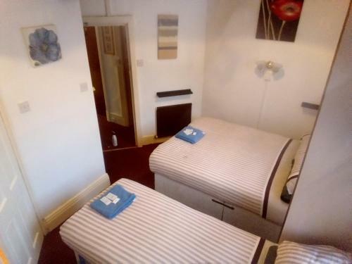 Myroomz Golden Strand Hotel