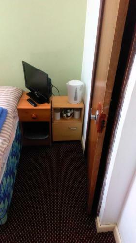 Myroomz Golden Strand Hotel