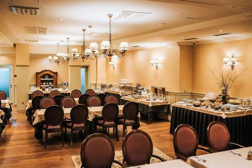 Hotel Mitra, Story Hotels