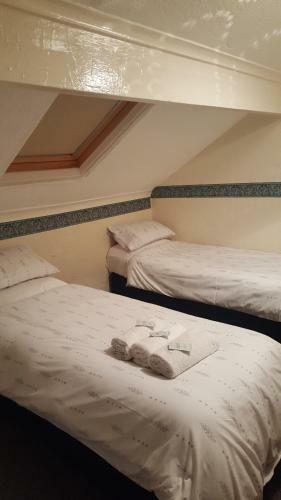 Hostal The Halifax Hotel