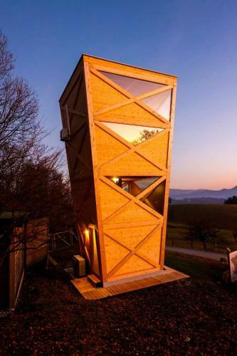 Hunting Tower Na ?kaluc