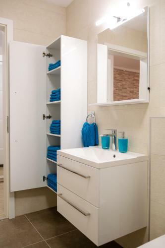 Azzurro Apartment