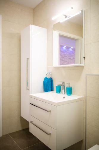 Azzurro Apartment
